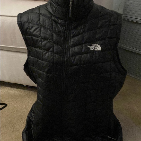 The North Face Black Quilted Vest Insulated Outerwear - Picture 2 of 3